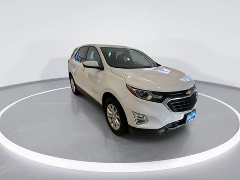Used 2020 Chevrolet Equinox LT image 2