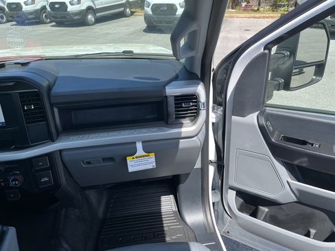 New 2025 Ford F250 XL w/ F-250 >10K GVWR Package RWD image 16