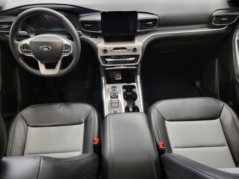 Used 2022 Ford Explorer XLT w/ Equipment Group 202A image 6