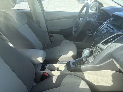 Used 2014 Ford Focus SE w/ Interior Protection Package FWD image 5
