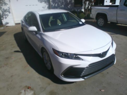 Used 2023 Toyota Camry LE image 2