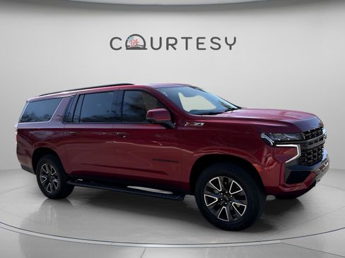 Used 2023 Chevrolet Suburban Z71 w/ Luxury Package image 10