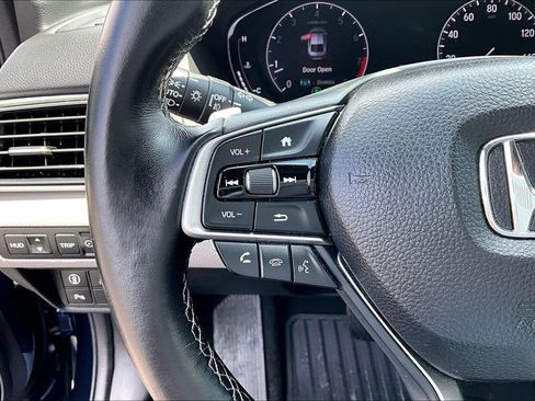 Used 2018 Honda Accord Touring image 17
