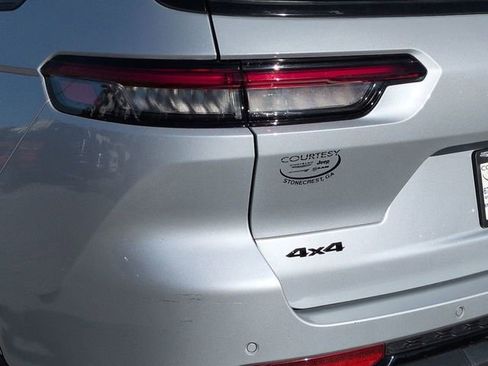 Certified 2024 Jeep Grand Cherokee L Laredo image 12