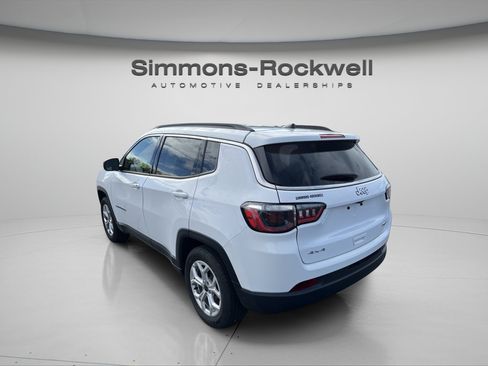 Used 2025 Jeep Compass Latitude AWD/4WD image 3