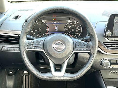 Used 2024 Nissan Altima 2.5 SV image 27