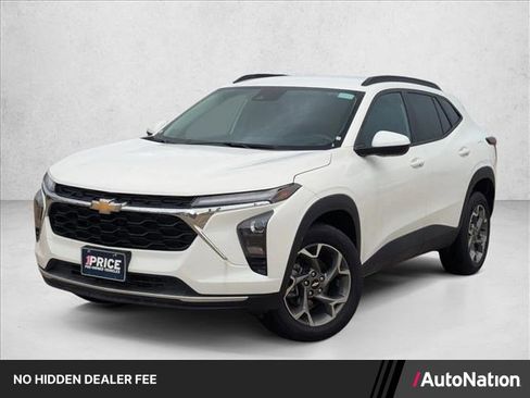 Used 2025 Chevrolet Trax LT FWD image 1