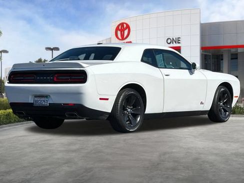 Used 2019 Dodge Challenger SXT RWD image 4
