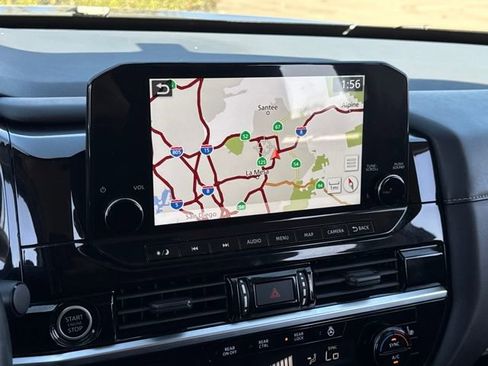 Used 2022 Nissan Pathfinder SL image 12