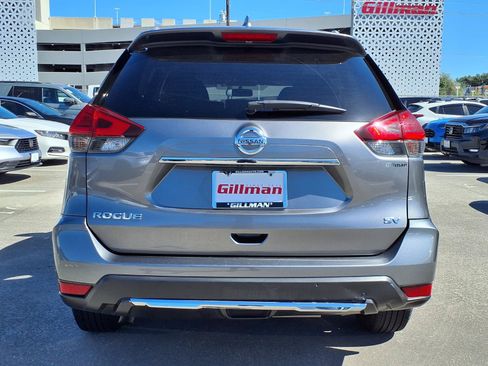 Used 2017 Nissan Rogue SV FWD image 23