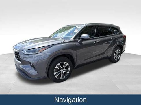 Used 2021 Toyota Highlander XLE FWD image 4