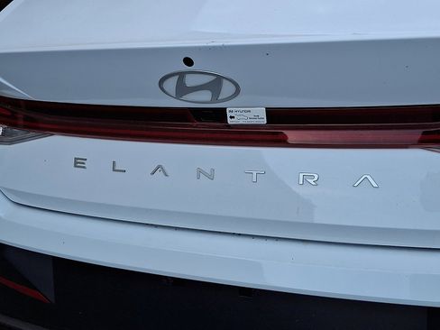 Certified 2025 Hyundai Elantra SEL w/ Cargo Package FWD image 31