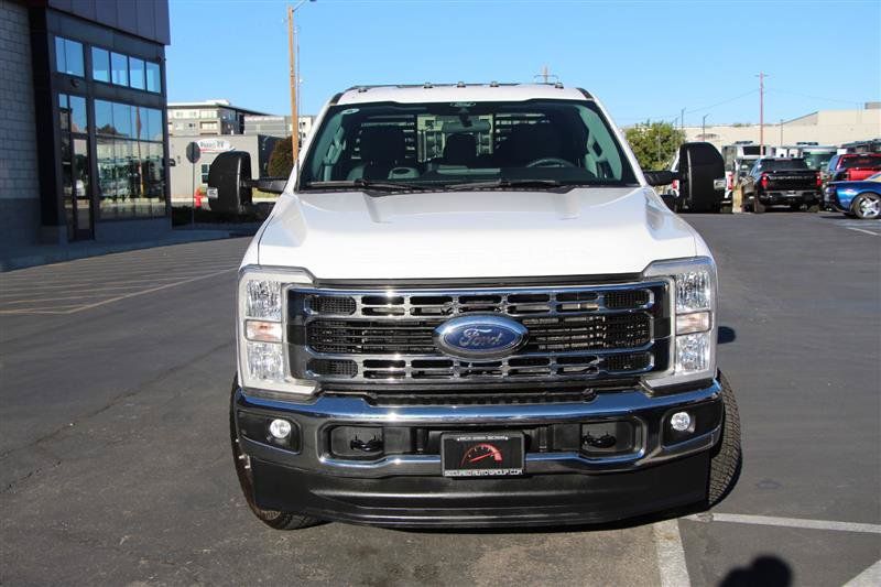 Used 2025 Ford F350 XLT AWD/4WD image 2
