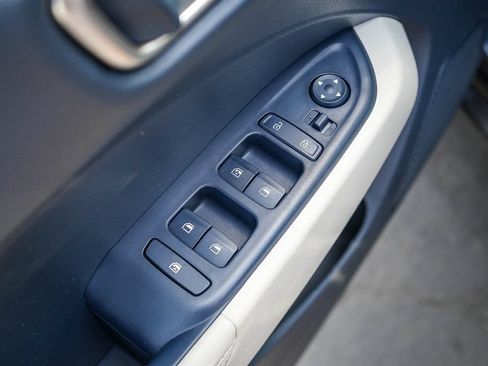 Used 2024 Hyundai Venue Limited FWD image 17