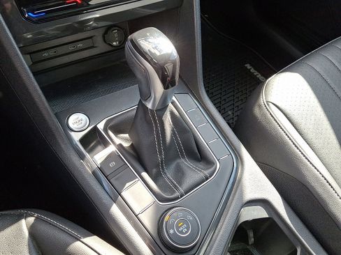 Certified 2022 Volkswagen Tiguan SE w/ Panoramic Sunroof Package image 18