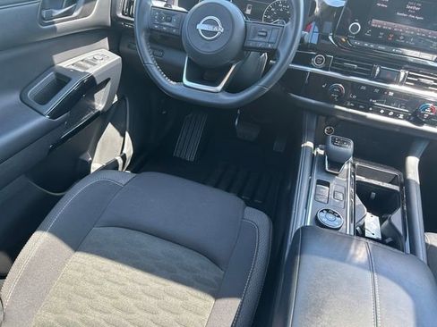 Used 2023 Nissan Pathfinder SV w/ SV Premium Package AWD/4WD image 14