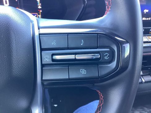 Used 2023 Chevrolet Colorado Z71 w/ Z71 Convenience Package 2 AWD/4WD image 19