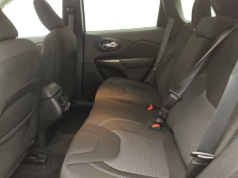 Used 2021 Jeep Cherokee Latitude image 18