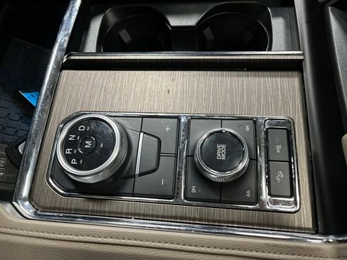 Used 2024 Ford Expedition Limited image 26