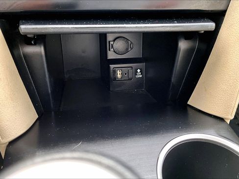 Used 2012 Toyota Camry LE image 30