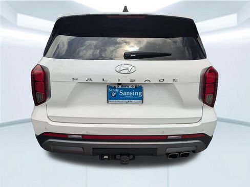 Used 2024 Hyundai Palisade Limited FWD image 2
