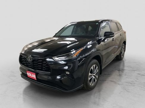Certified 2024 Toyota Highlander XLE AWD/4WD image 1