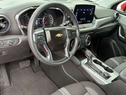 Used 2025 Chevrolet Blazer LT FWD image 4