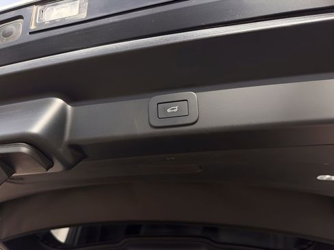 Used 2025 Land Rover Range Rover Sport Dynamic SE image 32