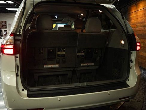 Used 2015 Toyota Sienna XLE w/ XLE Navigation Package image 7