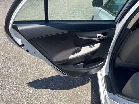 Used 2013 Toyota Corolla LE FWD image 24
