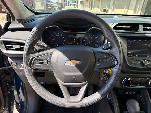 Used 2021 Chevrolet TrailBlazer LS AWD/4WD image 19