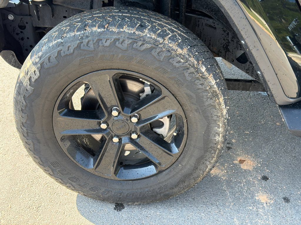 Used 2022 Jeep Wrangler Unlimited Sahara AWD/4WD image 11