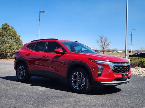 New 2026 Chevrolet Trax LT w/ Driver Confidence Package FWD image 4