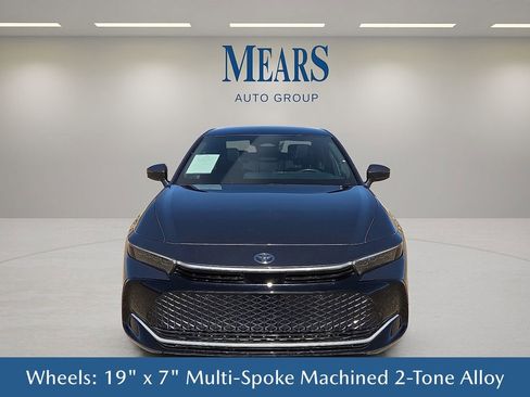 Used 2023 Toyota Crown Limited image 9