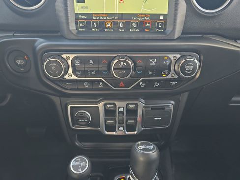 Used 2019 Jeep Wrangler Unlimited Sahara w/ Quick Order Package 24M Moab AWD/4WD image 17