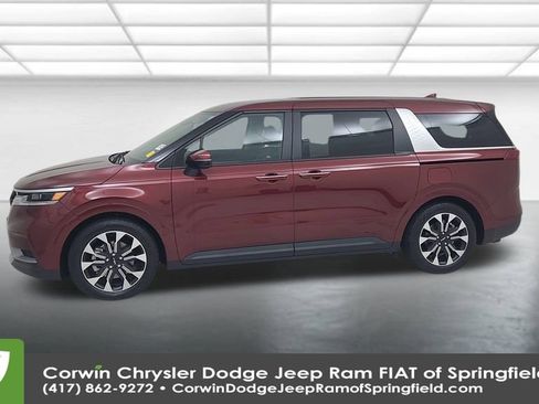 Used 2024 Kia Carnival EX image 8