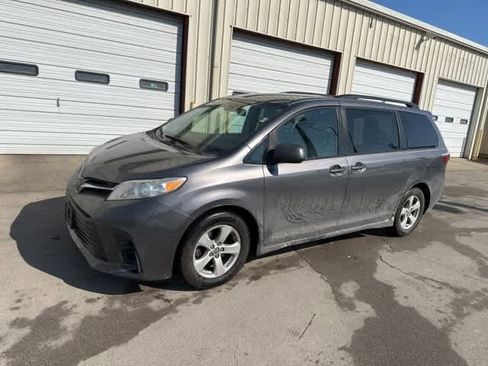 Used 2020 Toyota Sienna LE image 14