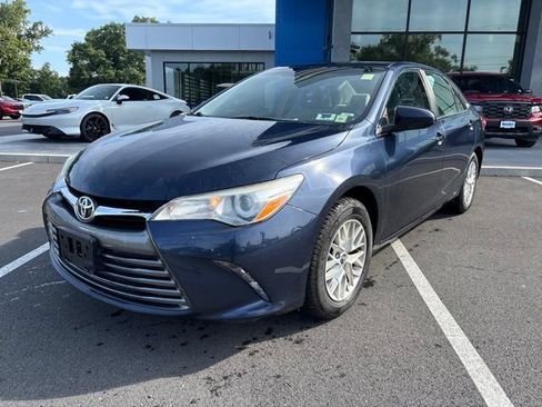 Used 2017 Toyota Camry LE FWD image 2