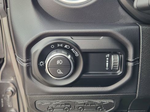 Used 2025 Jeep Gladiator Sport image 22