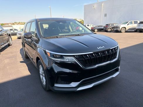 Used 2024 Kia Carnival LX FWD image 1