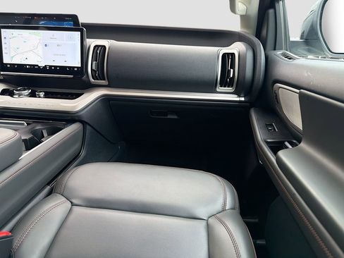 Used 2025 Ford Expedition Max Active AWD/4WD image 19