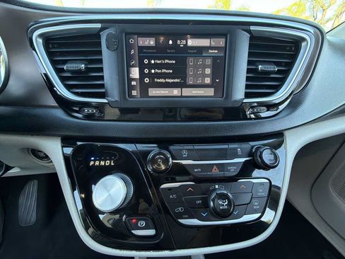 Used 2022 Chrysler Voyager LX FWD image 29