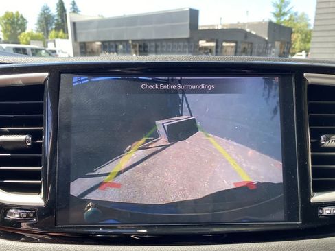 Used 2024 Chrysler Pacifica Touring-L FWD image 25