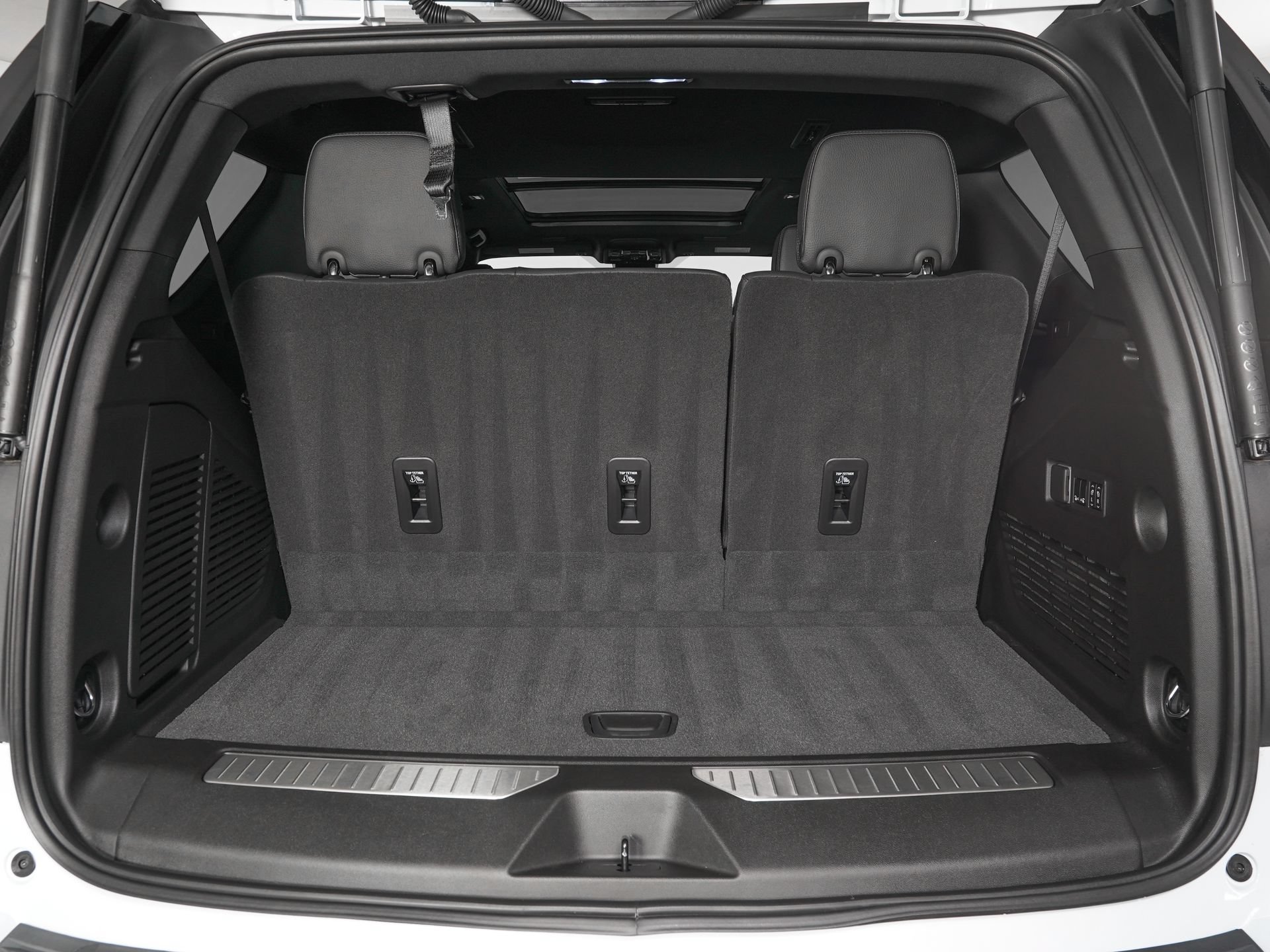 Used 2026 GMC Yukon Denali w/ Sun & Power Step Package AWD/4WD image 12