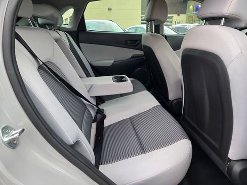 Certified 2022 Hyundai Kona SE image 13