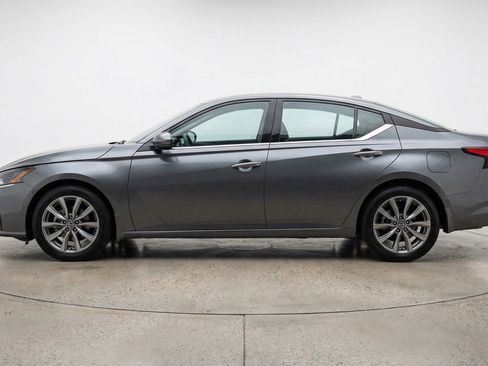 Used 2025 Nissan Altima 2.5 SV FWD image 5