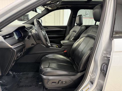 Used 2022 Jeep Grand Cherokee Overland AWD/4WD image 26