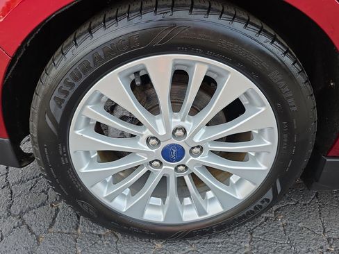 Used 2017 Ford C-MAX Energi SE w/ Equipment Group 401A image 17