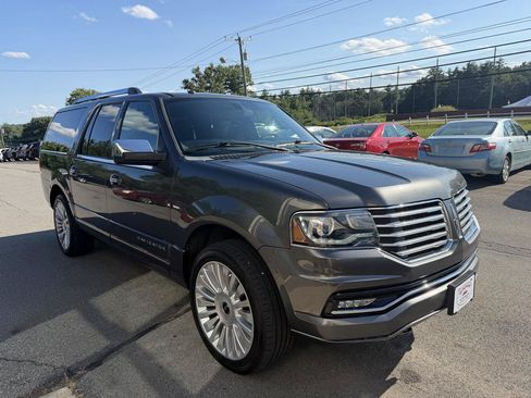 Used 2016 Lincoln Navigator L Select AWD/4WD image 3
