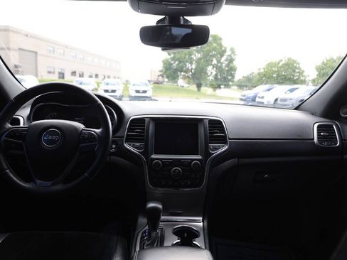 Used 2018 Jeep Grand Cherokee Altitude AWD/4WD image 14